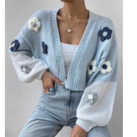 Cozy Baby Blue Floral Floral applique Cropped Open Front Cardigan - Picture 3 of 6